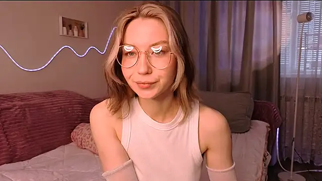 Lilo Sims online show from September 2025 04:45:02 AM