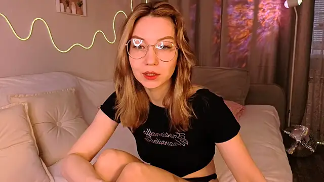 Lilo Sims online show from October 2025 02:42:02 AM