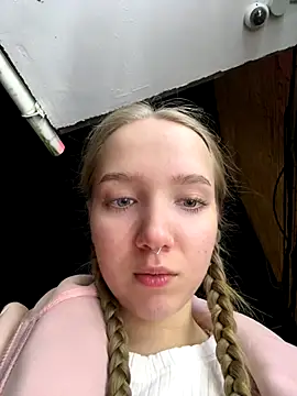 Snapshot of bambi_lu chatting on September 2025 04:45:02 PM bambi lu online show from September 2025 04:45:02 PM