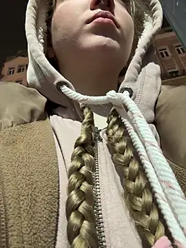 Snapshot of bambi_lu chatting on November 2025 04:31:02 PM bambi lu online show from November 2025 04:31:02 PM