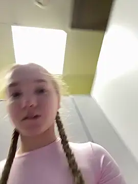 Snapshot of bambi_lu chatting on November 2025 03:28:01 AM bambi lu online show from November 2025 03:28:01 AM