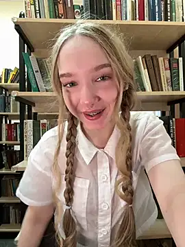 Snapshot of bambi_lu chatting on May 2026 04:35:01 PM bambi lu online show from May 2026 04:35:01 PM
