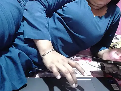 Snapshot of Flowing_love chatting on September 2025 06:10:02 PM Flowing love online show from September 2025 06:10:02 PM