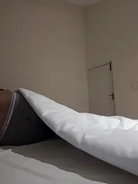 UAjit online show from November 2025 06:54:02 PM