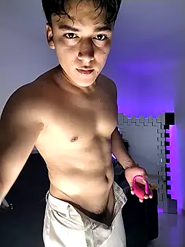 Snapshot of THE_LITTLE_LIAM chatting on October 2025 11:46:01 PM THE LITTLE LIAM online show from October 2025 11:46:01 PM