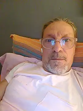 Snapshot of Deddyitalia3p chatting on October 2025 09:57:02 PM Deddyitalia3p online show from October 2025 09:57:02 PM