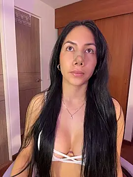 ArianaReynoldss online show from May 2026 10:01:01 AM