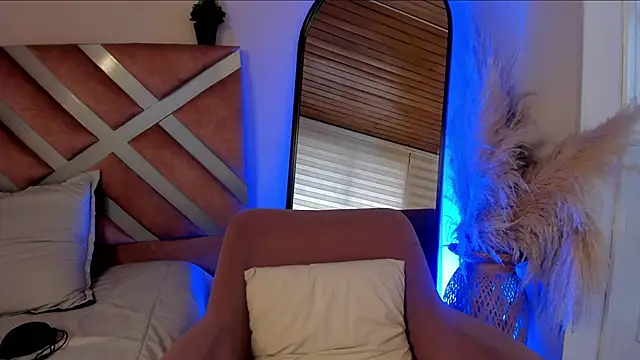 viol collins   online show from November 2025 08:00:01 PM