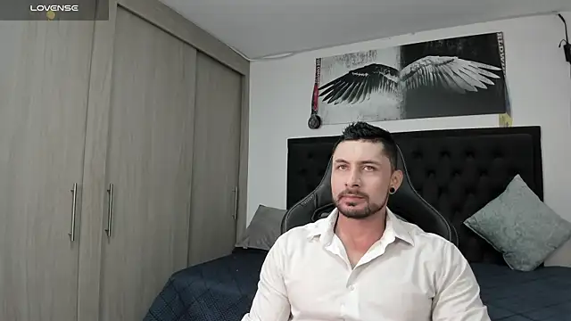 Snapshot of santi_aesthetic chatting on September 2025 02:48:02 AM santi aesthetic online show from September 2025 02:48:02 AM