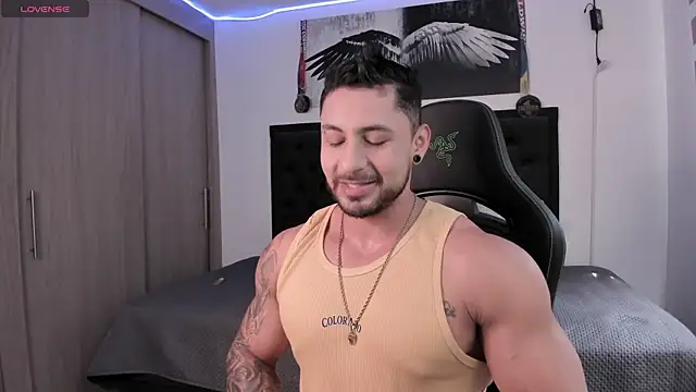 Snapshot of santi_aesthetic chatting on November 2025 05:03:02 PM santi aesthetic online show from November 2025 05:03:02 PM