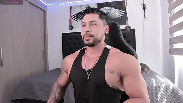 Snapshot of santi_aesthetic chatting on November 2025 03:45:01 PM santi aesthetic online show from November 2025 03:45:01 PM