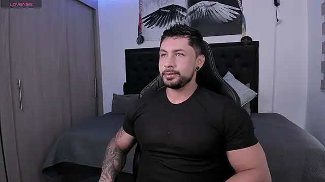 Snapshot of santi_aesthetic chatting on November 2025 03:45:02 PM santi aesthetic online show from November 2025 03:45:02 PM