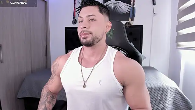 Snapshot of santi_aesthetic chatting on January 2026 04:55:01 PM santi aesthetic online show from January 2026 04:55:01 PM