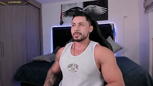 Snapshot of santi_aesthetic chatting on February 2026 11:13:01 PM santi aesthetic online show from February 2026 11:13:01 PM