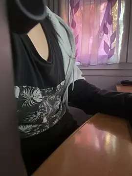 Snapshot of tipetto06 chatting on March 2025 03:40:01 PM tipetto06 online show from March 2025 03:40:01 PM