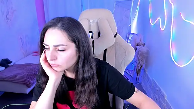 ValeriiMills online show from December 2025 04:05:01 PM