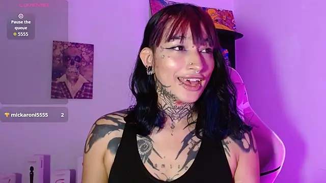 SharaRoss1 online show from April 2026 10:47:01 PM