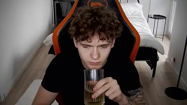 Snapshot of DanyDavis chatting on September 2025 09:53:02 AM DanyDavis online show from September 2025 09:53:02 AM