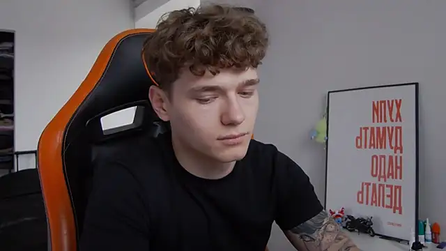 Snapshot of DanyDavis chatting on October 2025 11:53:01 AM DanyDavis online show from October 2025 11:53:01 AM