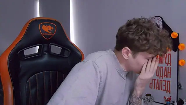 Snapshot of DanyDavis chatting on November 2025 09:22:01 AM DanyDavis online show from November 2025 09:22:01 AM