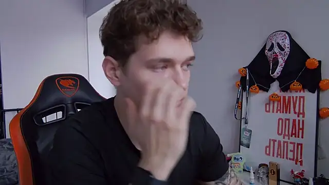 Snapshot of DanyDavis chatting on November 2025 10:16:01 AM DanyDavis online show from November 2025 10:16:01 AM