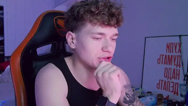 Snapshot of DanyDavis chatting on November 2025 07:47:02 PM DanyDavis online show from November 2025 07:47:02 PM