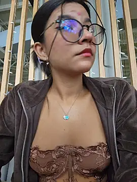 Pretty roxxyy online show from November 2025 01:36:02 PM