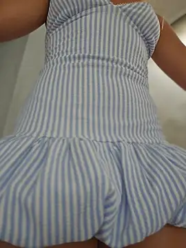 Snapshot of Pretty_roxxyy chatting on May 2026 01:30:02 PM Pretty roxxyy online show from May 2026 01:30:02 PM