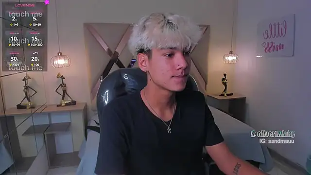 OliverTwinky online show from November 2025 12:59:02 PM