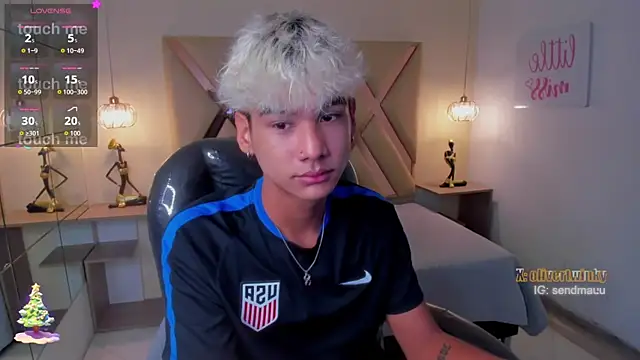 OliverTwinky online show from November 2025 01:18:02 PM