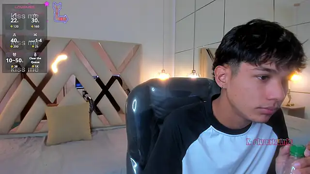 OliverTwinky online show from February 2026 03:08:01 PM