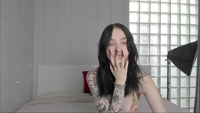 Snapshot of Chatty_Alice chatting on October 2025 01:03:01 AM Chatty Alice online show from October 2025 01:03:01 AM