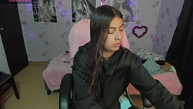 Snapshot of Medussa_katt chatting on November 2025 04:13:01 AM Medussa katt online show from November 2025 04:13:01 AM