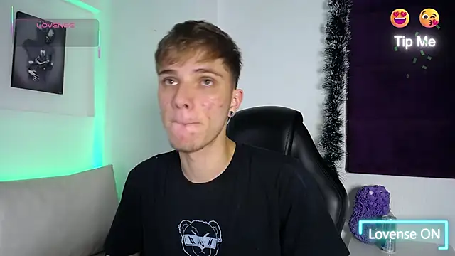 Snapshot of Robbin_Blaze chatting on December 2025 03:02:01 AM Robbin Blaze online show from December 2025 03:02:01 AM