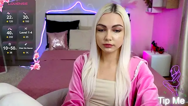 LinaLirian online show from October 2025 01:45:01 PM