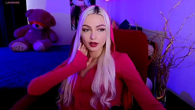 LinaLirian online show from October 2025 12:27:01 PM