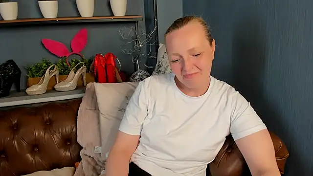 Karen Villis online show from June 2026 10:18:01 AM