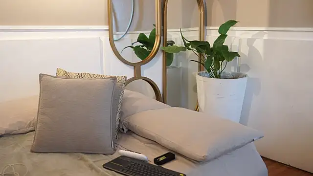 Snapshot of Susan_wall chatting on September 2025 03:57:01 PM Susan wall online show from September 2025 03:57:01 PM