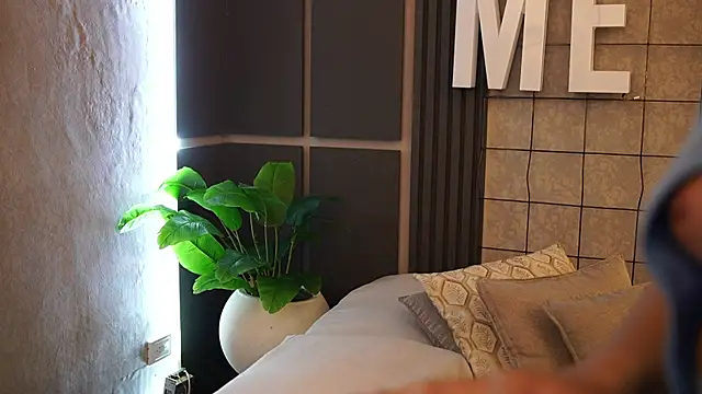 Snapshot of Susan_wall chatting on October 2025 12:50:01 PM Susan wall online show from October 2025 12:50:01 PM