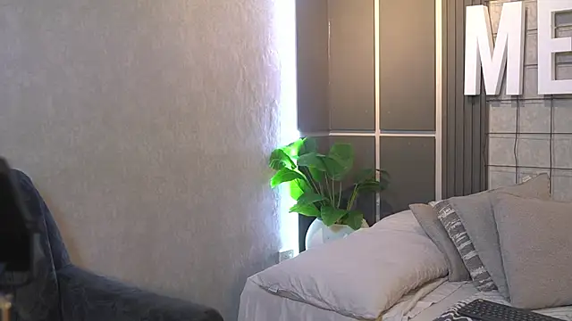 Susan wall online show from April 2026 01:06:01 PM