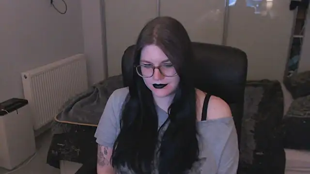 Snapshot of GothSuccubusBabe chatting on June 2026 01:06:01 AM GothSuccubusBabe online show from June 2026 01:06:01 AM