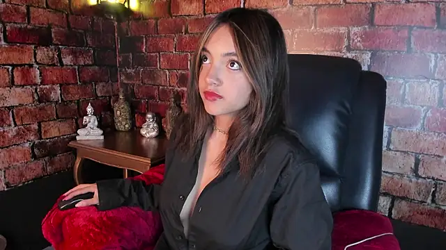 Snapshot of Victoriaa2_Doll chatting on February 2026 12:45:01 PM Victoriaa2 Doll online show from February 2026 12:45:01 PM