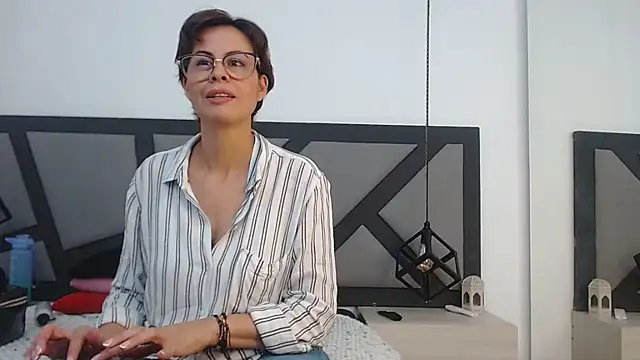 amanda ramirez online show from July 2026 09:55:01 PM