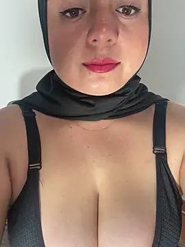 Snapshot of bluum chatting on February 2026 06:06:01 PM bluum online show from February 2026 06:06:01 PM