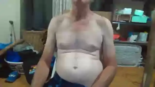 Snapshot of Lovyourpuss chatting on December 2025 06:48:01 PM Lovyourpuss online show from December 2025 06:48:01 PM