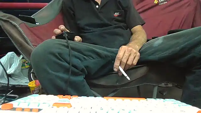 Snapshot of Lovyourpuss chatting on February 2026 03:43:01 AM Lovyourpuss online show from February 2026 03:43:01 AM