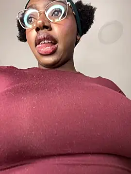 alissradiante1 online show from October 2025 10:15:01 PM