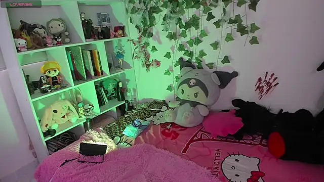 sarahminage  online show from December 2025 04:58:01 PM