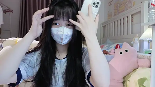 Snapshot of love-uiui chatting on October 2025 01:19:01 PM love-uiui online show from October 2025 01:19:01 PM