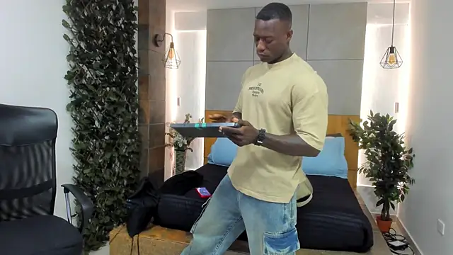 MarcusBlack  online show from April 2026 01:00:02 PM